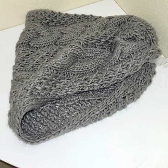 Cable Knit Neck Warmer by STYLE - Picture 2 of 7